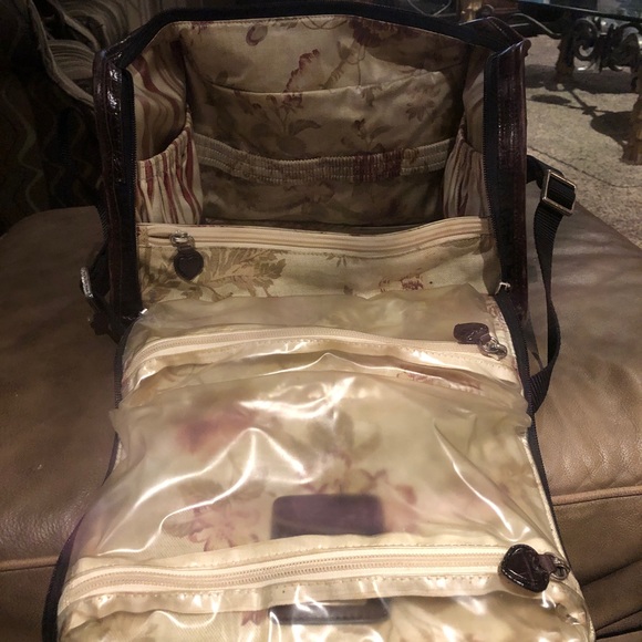 Brighten make up traveler.  All leather with silver  trimmings. - Picture 4 of 9